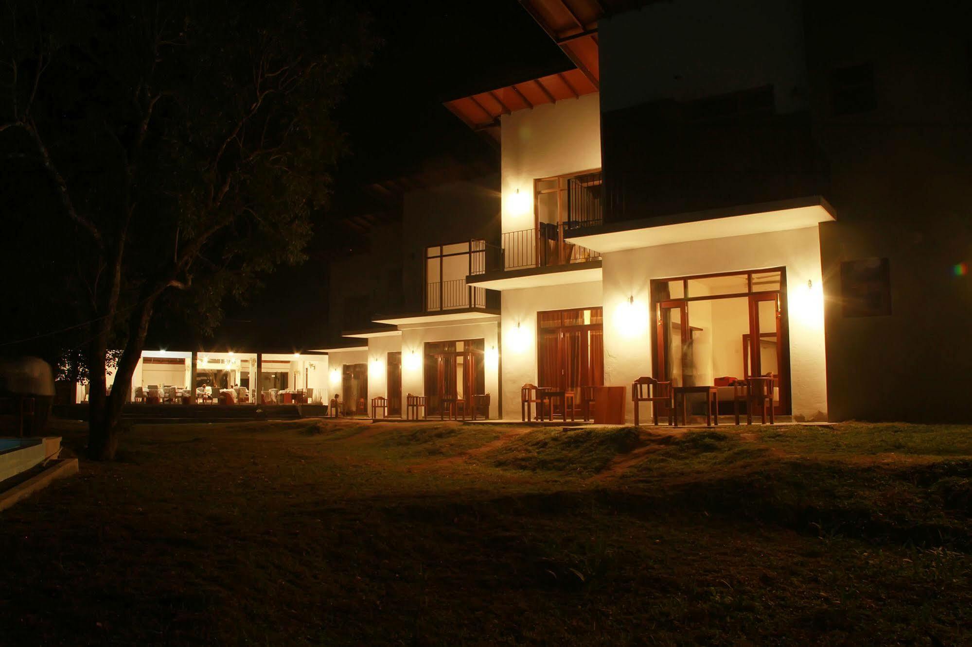 Sigiriya Wewa Addara Hotel - Hotel By The Lake Exteriér fotografie